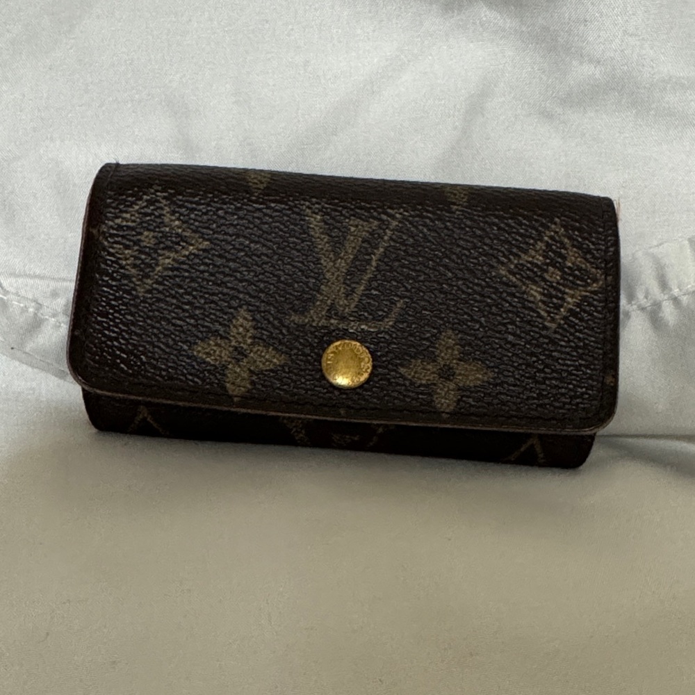 Louis Vuitton Monogram Canvas Key Pouch in Brown with Gold Snap - Picture 3 of 16